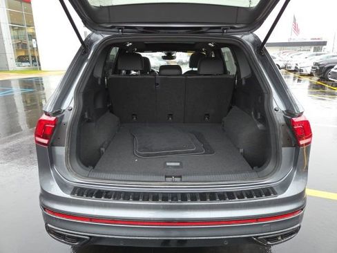 Certified 2023 Volkswagen Tiguan SE R-Line image 25