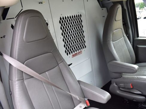 Used 2018 GMC Savana 2500 w/ Communications Package image 17