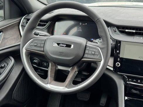 New 2026 Jeep Grand Cherokee L 4WD image 8
