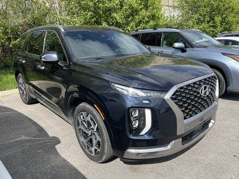Used 2022 Hyundai Palisade Calligraphy w/ Winter Package image 2