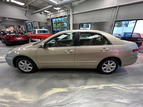 Used 2004 Honda Accord EX image 32