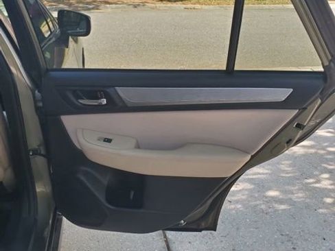 Used 2018 Subaru Outback 2.5i Premium image 18
