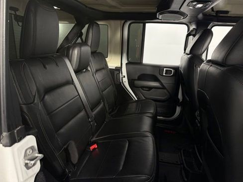 Used 2018 Jeep Wrangler Unlimited Sahara image 17