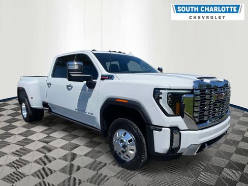 Used 2024 GMC Sierra 3500 Denali w/ Denali Reserve Package AWD/4WD image 3