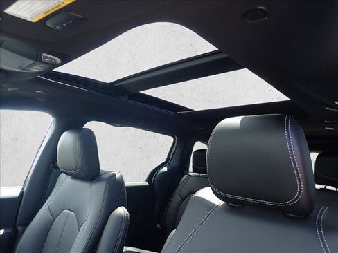 New 2027 Chrysler Pacifica Select AWD/4WD image 14