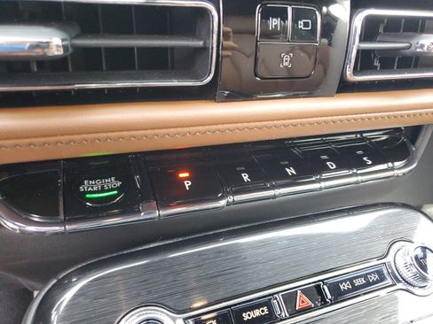 Used 2023 Lincoln Nautilus Reserve image 26