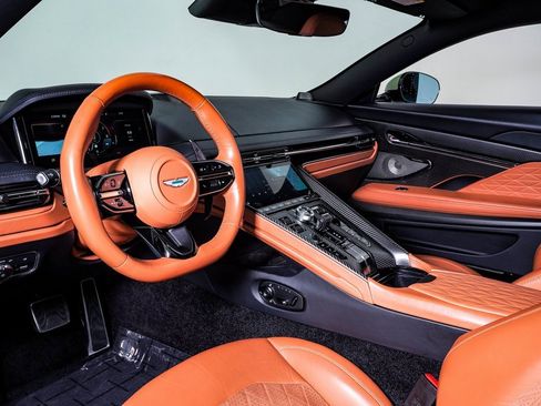 Used 2024 Aston Martin DB12 Coupe image 23