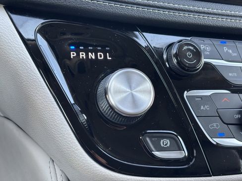 Used 2022 Chrysler Pacifica Limited image 22