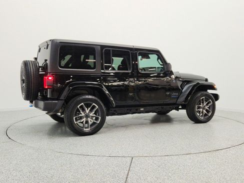 Used 2024 Jeep Wrangler Unlimited w/ Convenience Group AWD/4WD image 5