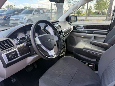 Used 2010 Dodge Grand Caravan SXT image 13