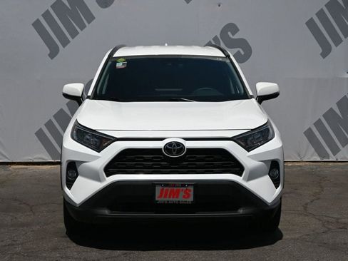 Used 2021 Toyota RAV4 XLE FWD image 2