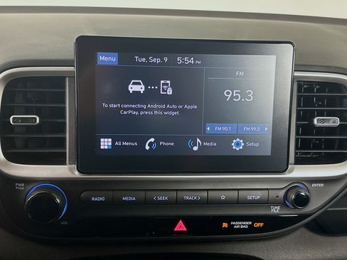 Used 2023 Hyundai Venue SEL image 21