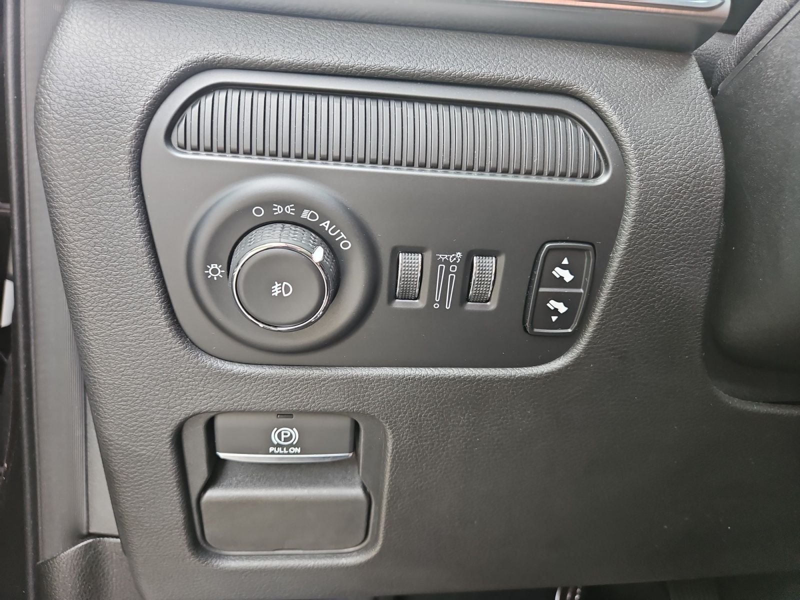 Used 2023 Jeep Wagoneer Series II AWD/4WD image 28