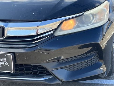 Used 2017 Honda Accord LX image 9