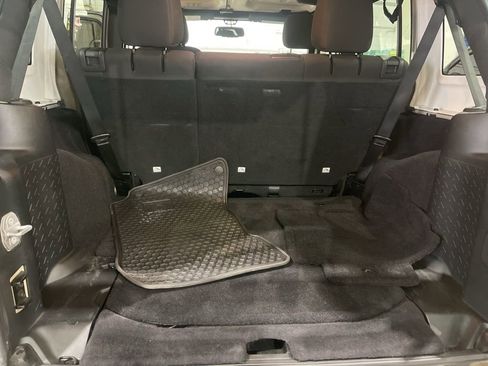 Used 2018 Jeep Wrangler Unlimited Sport S AWD/4WD image 17