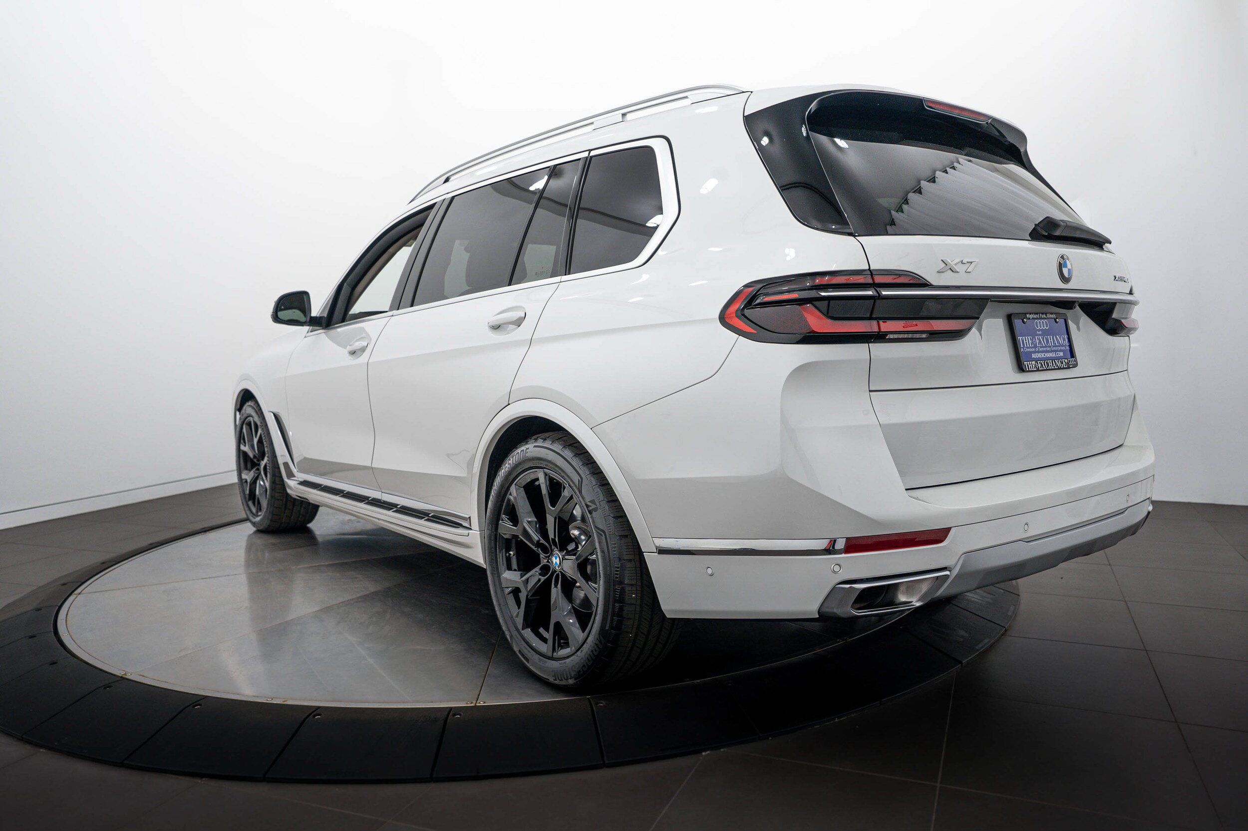 Used 2023 BMW X7 xDrive40i w/ Parking Assistance Package AWD/4WD image 5