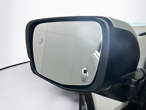 Used 2025 Honda Pilot EX-L image 16