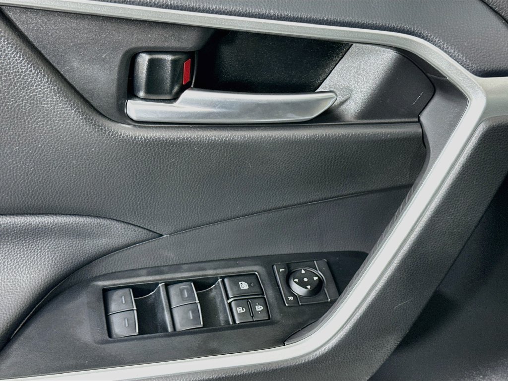 Certified 2025 Toyota RAV4 XLE w/ Convenience Package FWD image 18
