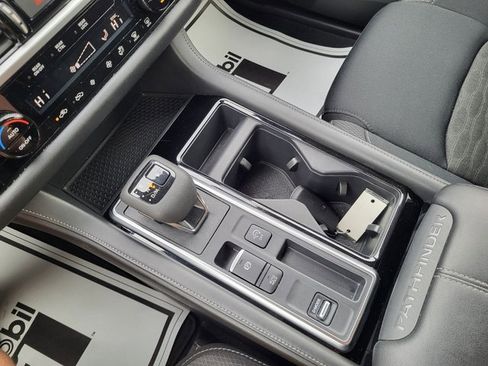 Used 2025 Nissan Pathfinder SV image 18