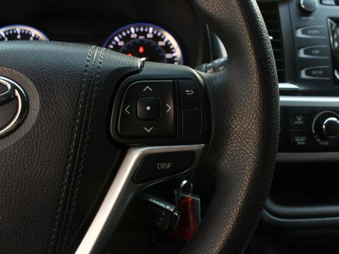 Used 2016 Toyota Highlander LE image 30