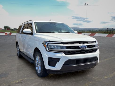 Used 2024 Ford Expedition Max XLT AWD/4WD image 2