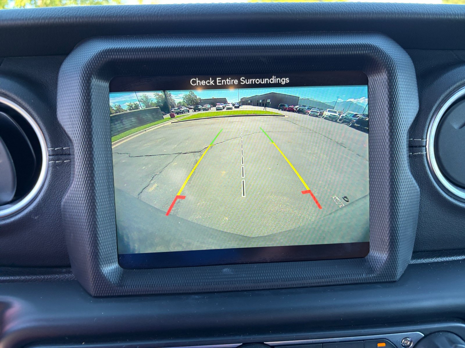 Used 2019 Jeep Wrangler Unlimited Sahara w/ Dual Top Group AWD/4WD image 21