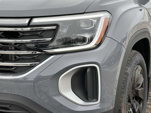 Used 2025 Volkswagen Atlas SE w/ Black Wheel Package image 24