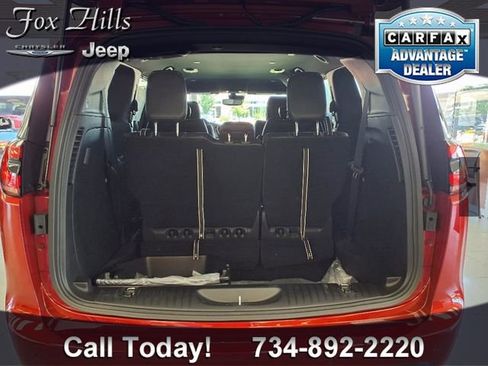 New 2025 Chrysler Pacifica Select w/ Fav Edition Package image 9