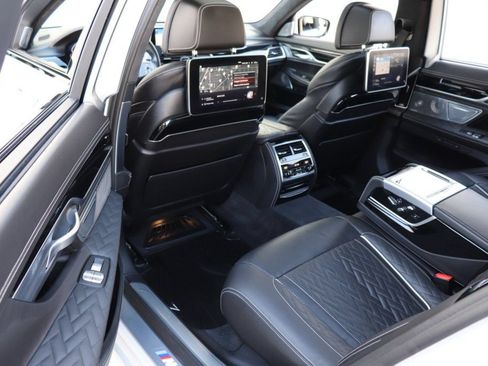 Used 2020 BMW 750i xDrive w/ Executive Package AWD/4WD image 21
