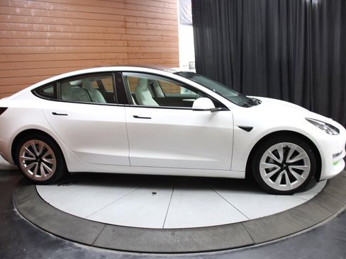 Used 2022 Tesla Model 3 image 16