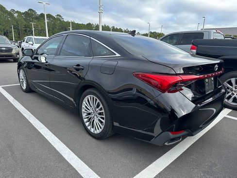 Used 2019 Toyota Avalon Limited image 3
