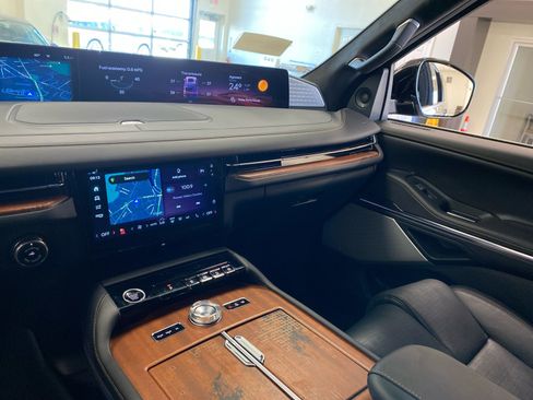 New 2025 Lincoln Navigator L Black Label image 18