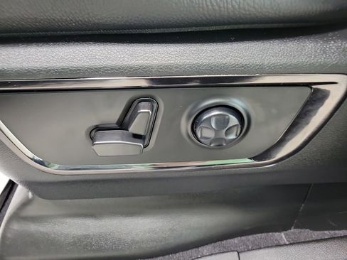 Used 2025 RAM 1500 Limited image 33