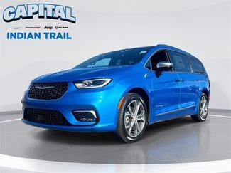 New 2026 Chrysler Pacifica Pinnacle video 1