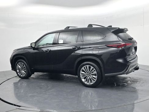 New 2026 Toyota Highlander Platinum image 5