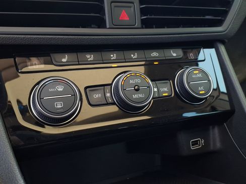 Used 2019 Volkswagen Jetta SE FWD image 31
