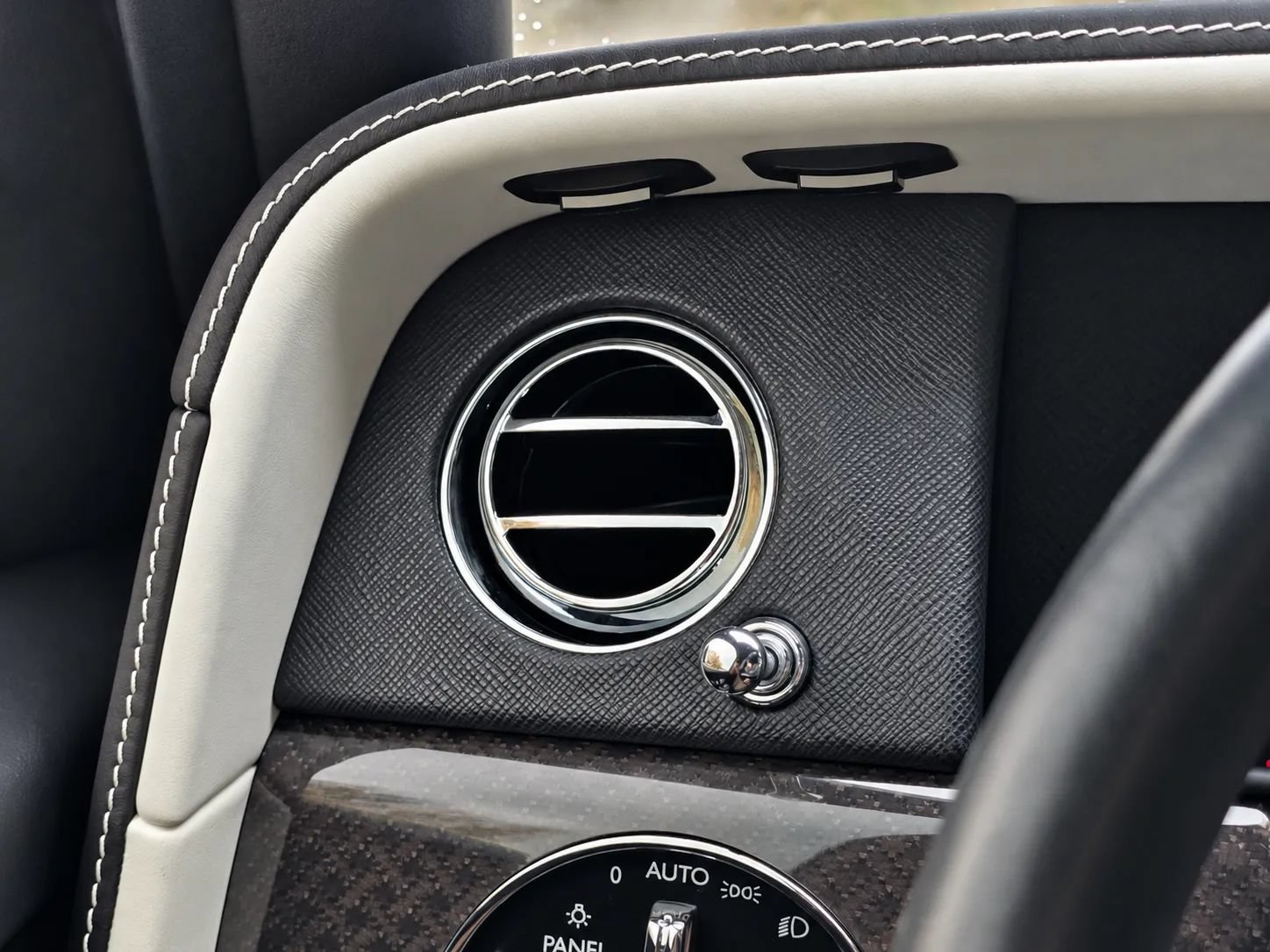 Used 2020 Rolls-Royce Cullinan Black Badge AWD/4WD image 57