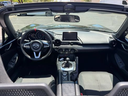 Used 2016 MAZDA MX-5 Miata Club RWD image 17