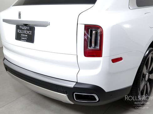 Used 2024 Rolls-Royce Cullinan image 41