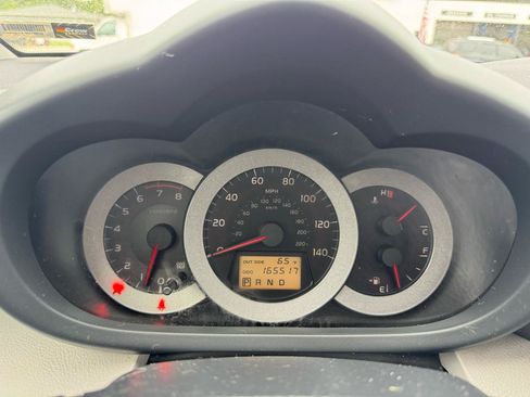 Used 2006 Toyota RAV4 Limited FWD image 25