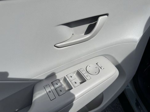 Used 2025 Hyundai Kona SEL image 12