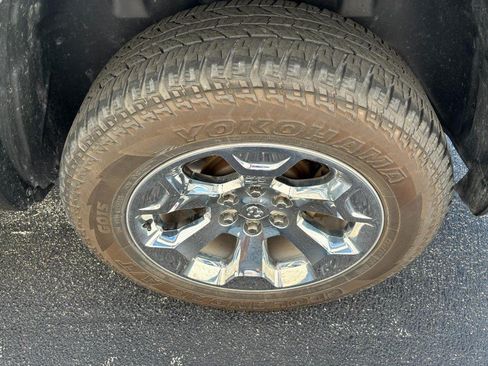 Used 2019 RAM 1500 Laramie AWD/4WD image 9