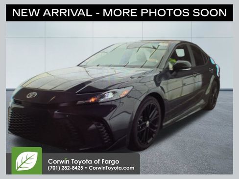 Used 2025 Toyota Camry SE FWD image 1