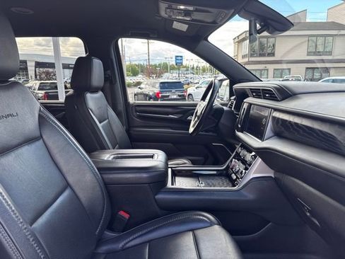 Used 2022 GMC Yukon XL Denali AWD/4WD image 11