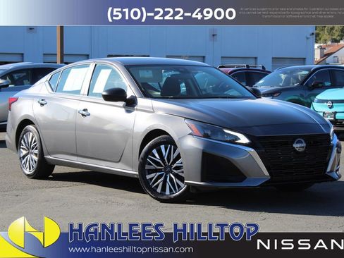 Used 2024 Nissan Altima 2.5 SV image 1