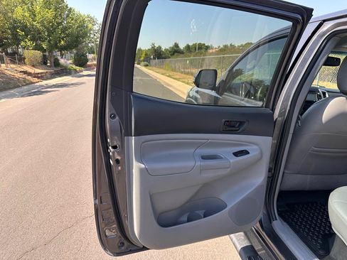 Used 2015 Toyota Tacoma 4x4 Double Cab image 18