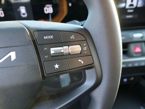 New 2025 Kia K4 LXS image 14