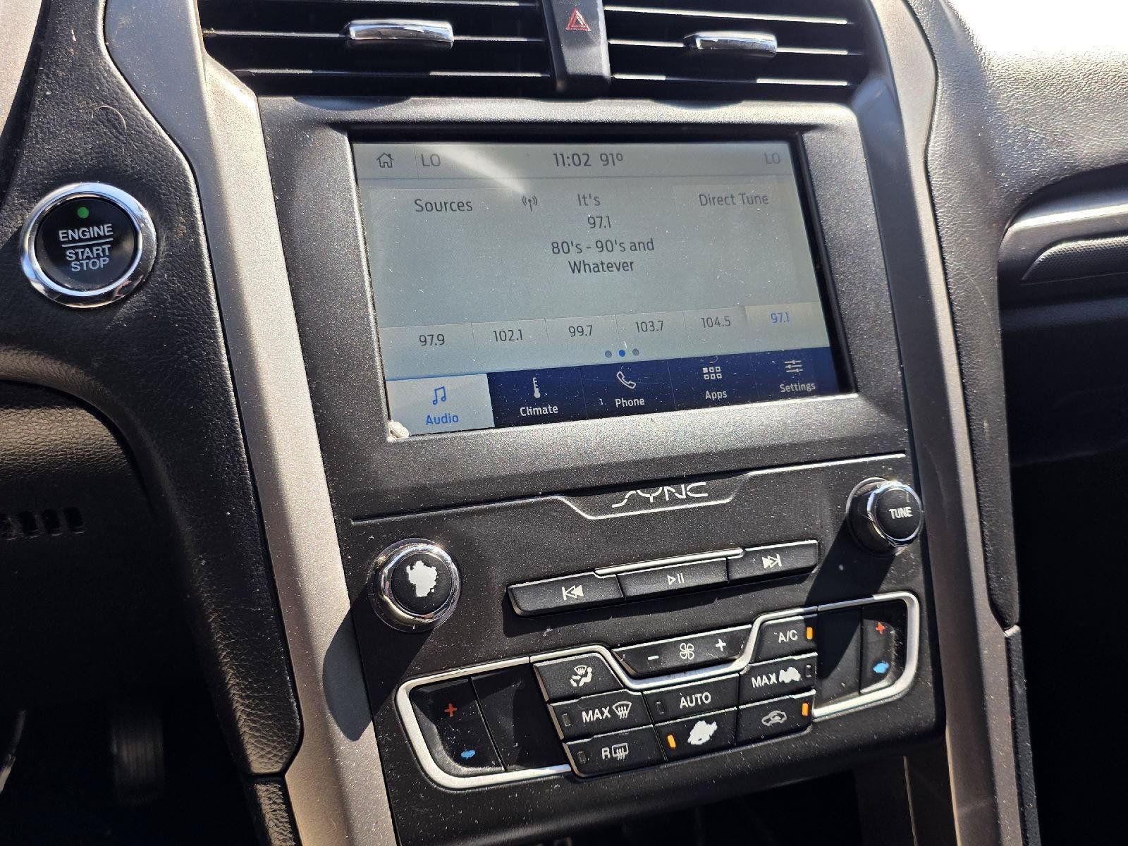 Used 2020 Ford Fusion SE FWD image 19