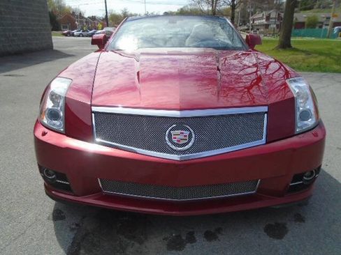 Used 2009 Cadillac XLR V image 4