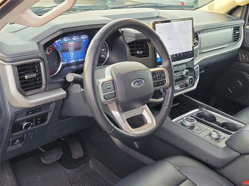 Certified 2024 Ford Expedition XLT image 5